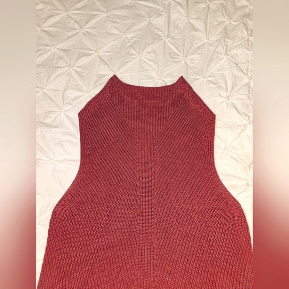 Sleeveless Knit Crew Neck Sweater - Picture 3 of 5
